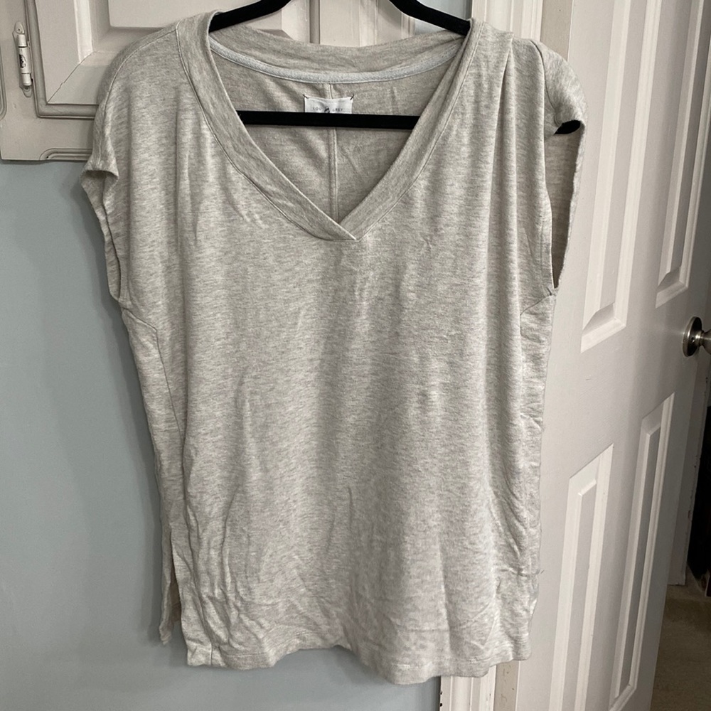 Lou & Grey v-neck top, oatmeal/cream size small super soft and coZy
